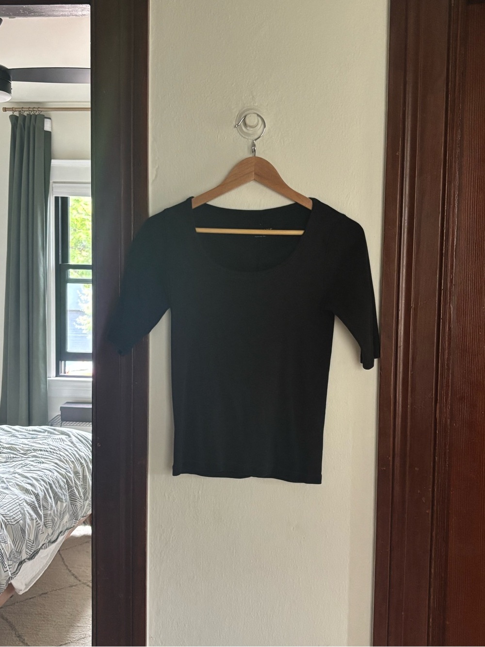 Everlane Scoopneck Tee
